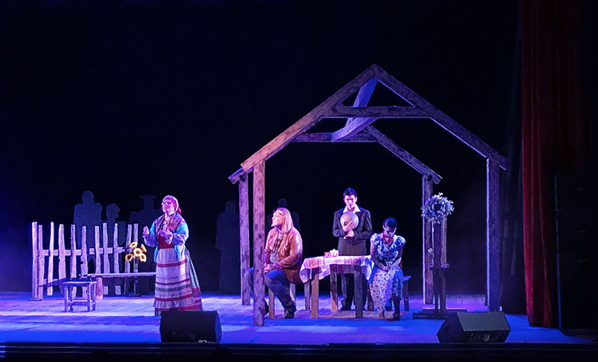 Дом окнами в поле